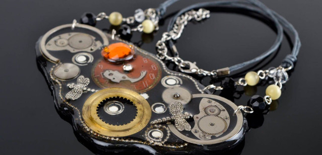 Фантастические украшения ручной работы из случайных вещей