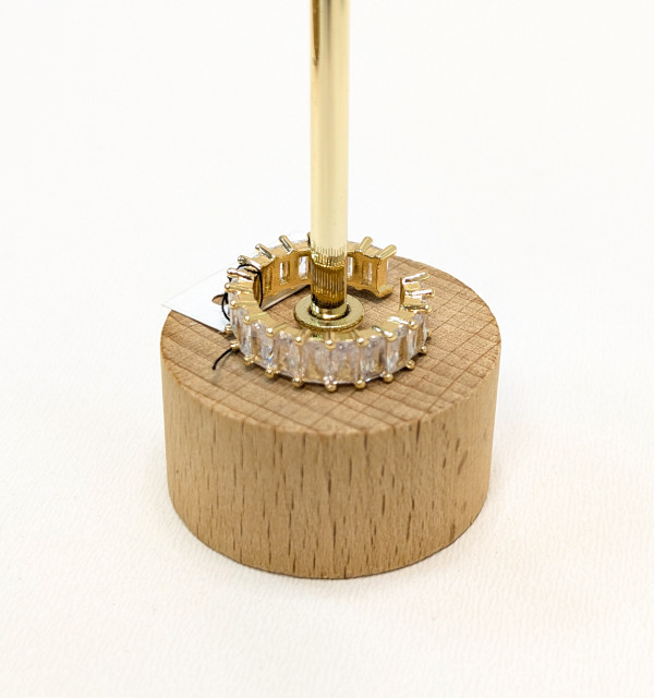 Кольцо с хрустальными вставками