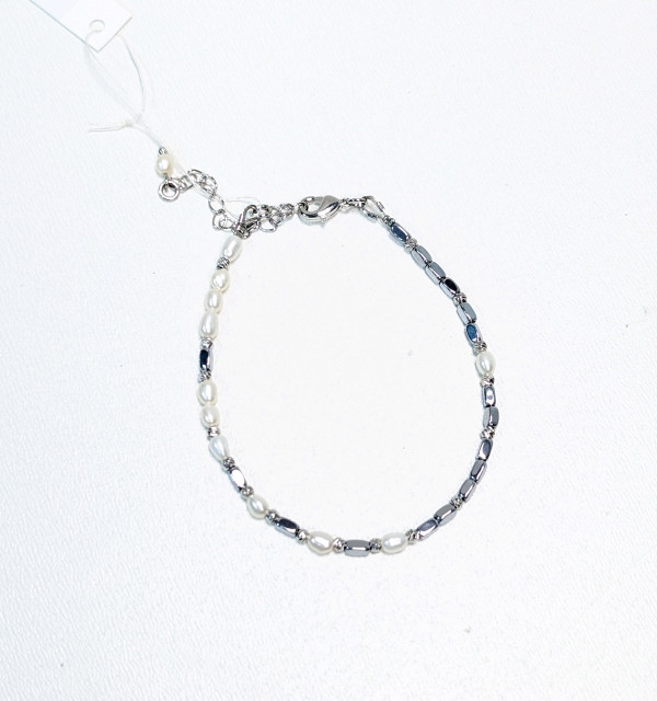 Браслет с натуральным жемчугом и гематитом