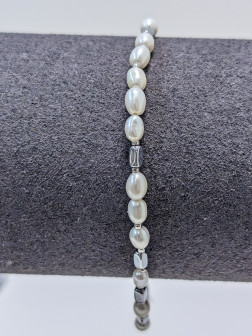 Браслет из натурального жемчуга и бусин гематита