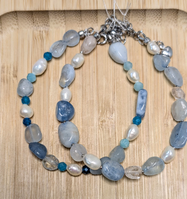 Браслет из голубого берилла и натурального жемчуга