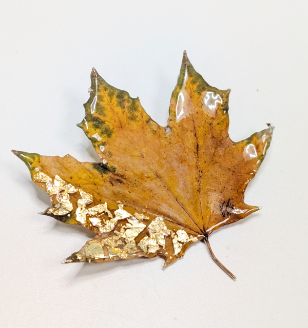 Брошь "Кленовый лист"