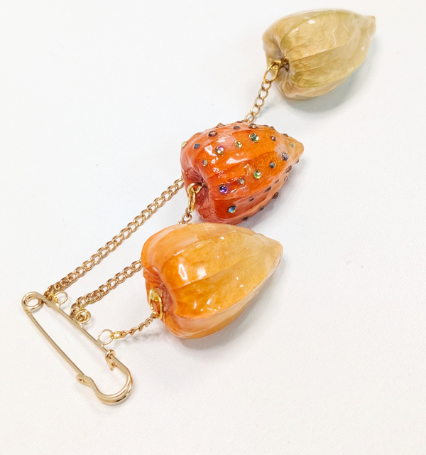 Брошь-булавка "Три физалиса"