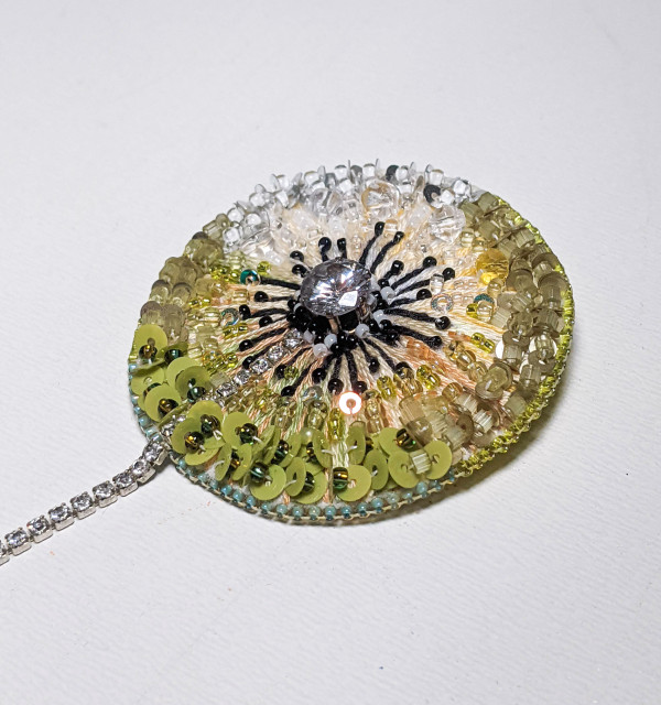 Брош круглая из бессера