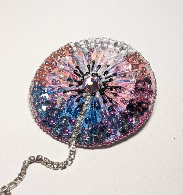 Брош круглая из бессера