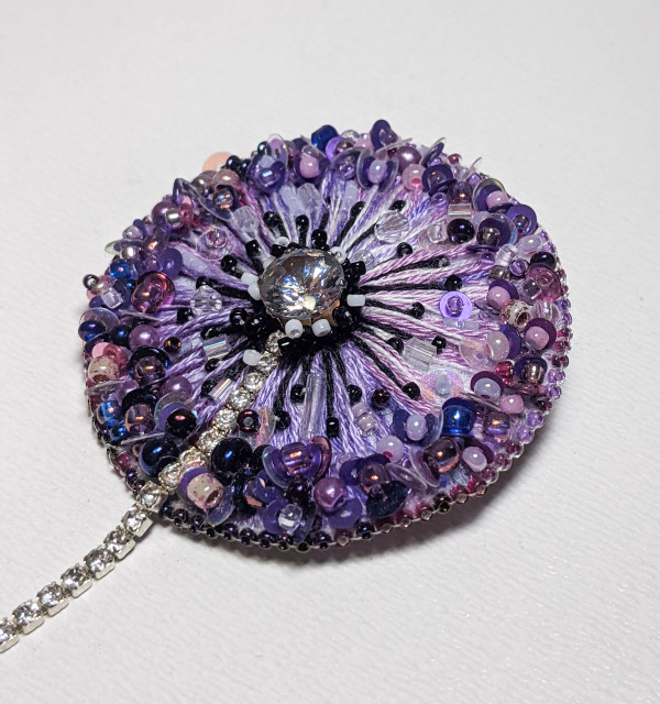 Брош круглая из бессера