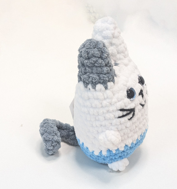 Вязаная игрушка "Зайчик"